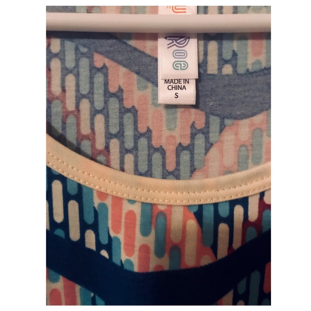 NEW LuLaRoe Size S Multi Color Print “Classic T” - Picture 3 of 5